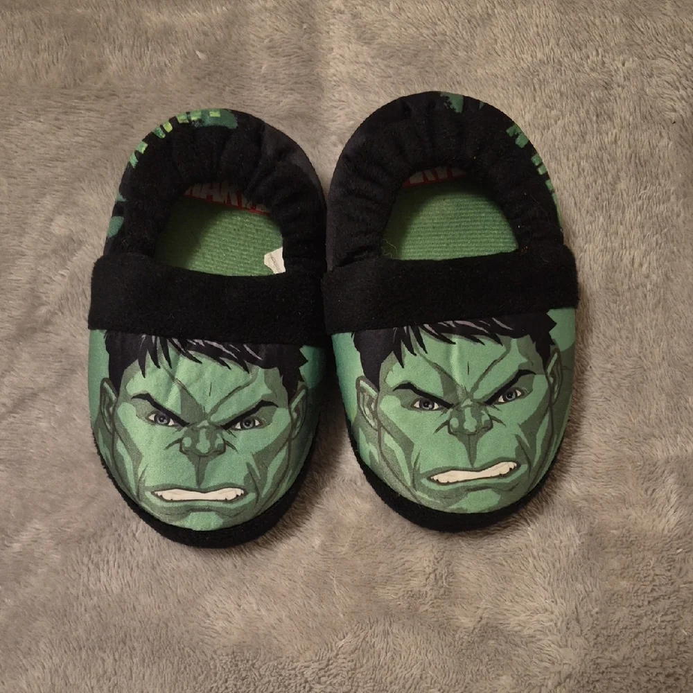 Marvel Kids Hulk Plush Slip-On Slippers - Green and Black